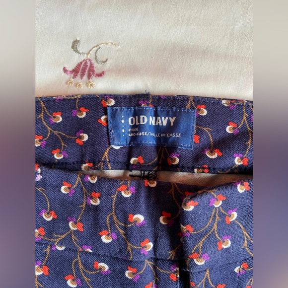 💐Old Navy Floral trousers💐 - Picture 2 of 6